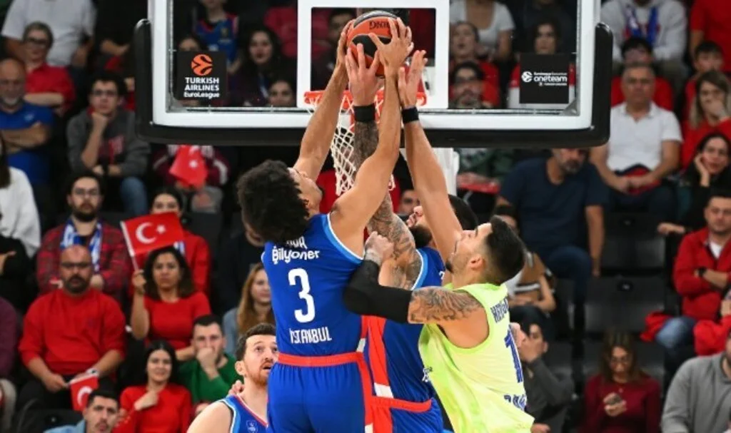 Anadolu Efes, Euroleague'de  Barcelona'ya mağlup oldu