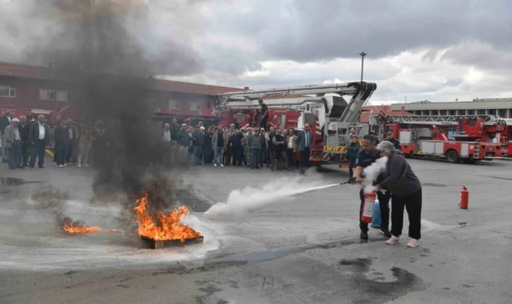 Ankara İtfaiyesinden ABB'nin Emekli Lokali Üyelerine Eğitim ve Tatbikat 