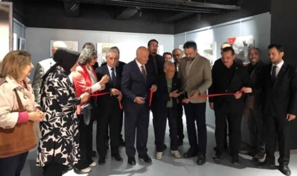 Ankara’nın başkent ilan edilişinin 101. yılına özel fotoğraf sergisi açıldı: ” Bu sergi, Ankara’nın benim için ayrı bir yer taşımasının sebebini de anlatıyor”