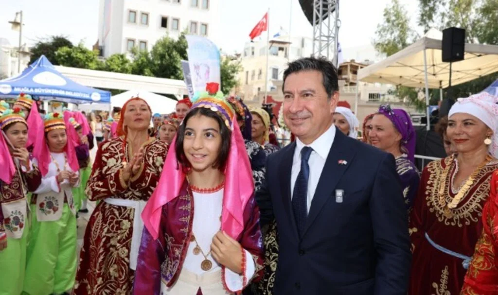 Başkan Aras 5. Uluslararası İki Yaka Kültür Festivali’nde Konuştu; “Birbirimizi sevdiğimizde sevgi iklimi hakim olacak”