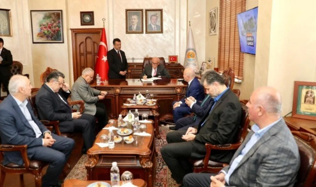 Başkan Doğan, "Yerel Yönetimler" Heyetini Büyükşehir Belediyesinde Ağırladı