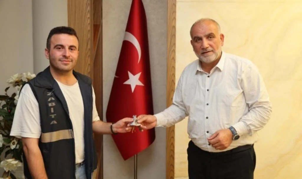 Başkan İbrahim Sandıkçı'dan Kahraman Zabıtalara Ödül