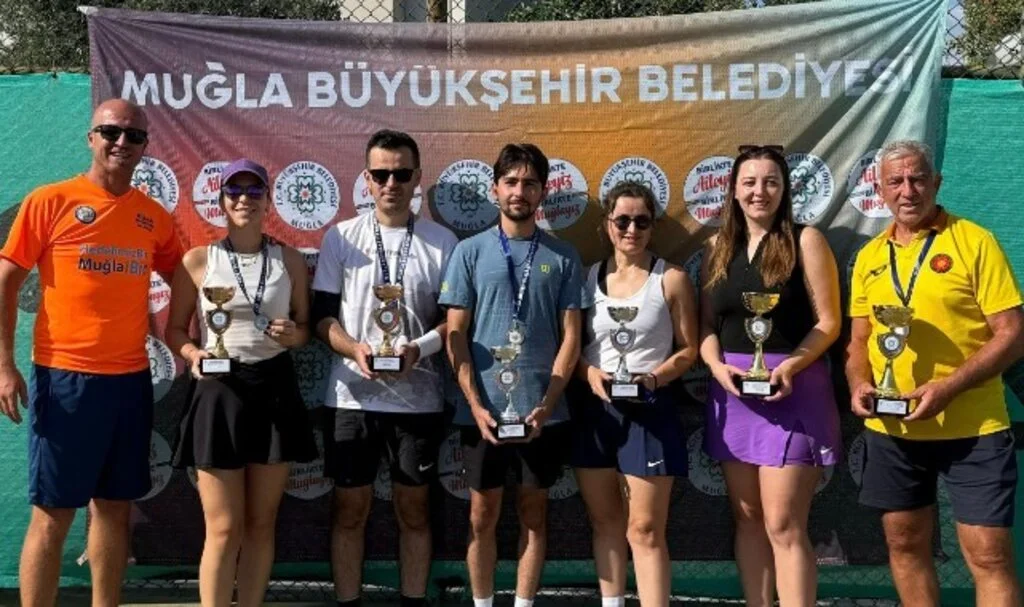 Büyükşehir Belediyesi 6. Geleneksel Cumhuriyet Kupası Karma Tenis Turnuvası Dalaman'da Yapıldı