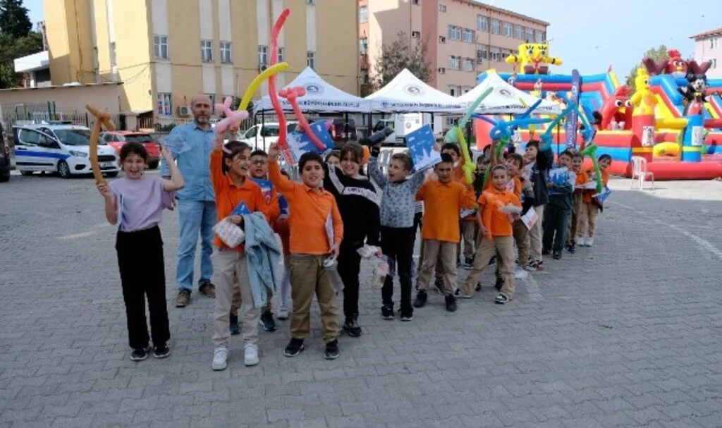 Büyükşehir İlçe Çocuk Şenlikleri Vezirköprü İle Devam Ediyor