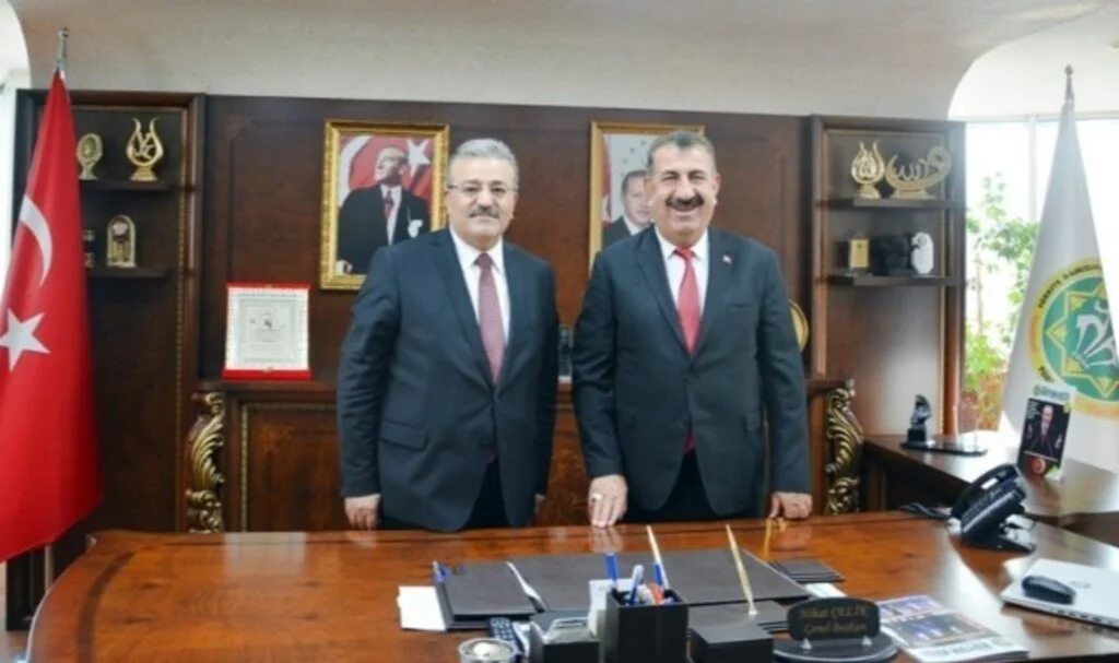 Çalışma ve Sosyal Güvenlik Bakan Yardımcısı Faruk Özçelik ve beraberindeki bürokratları TÜDKİYEB’e ziyarette bulundu