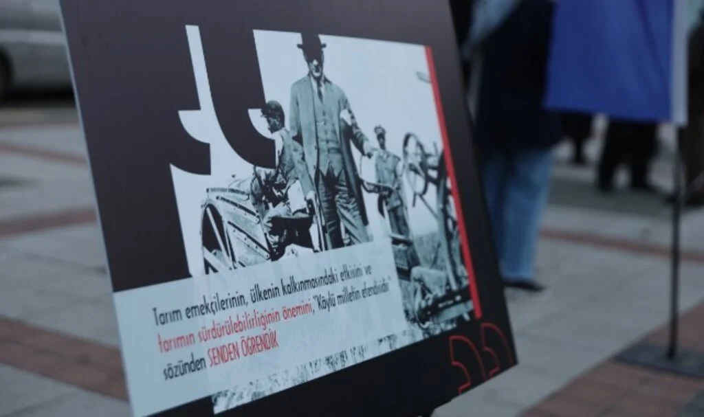 Cumhuriyet Tırı 29 Ekim coşkusunu Bursa'ya yayıyor