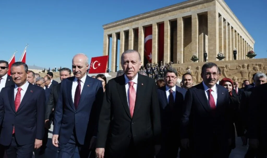 Devlet erkanı Anıtkabir'de!