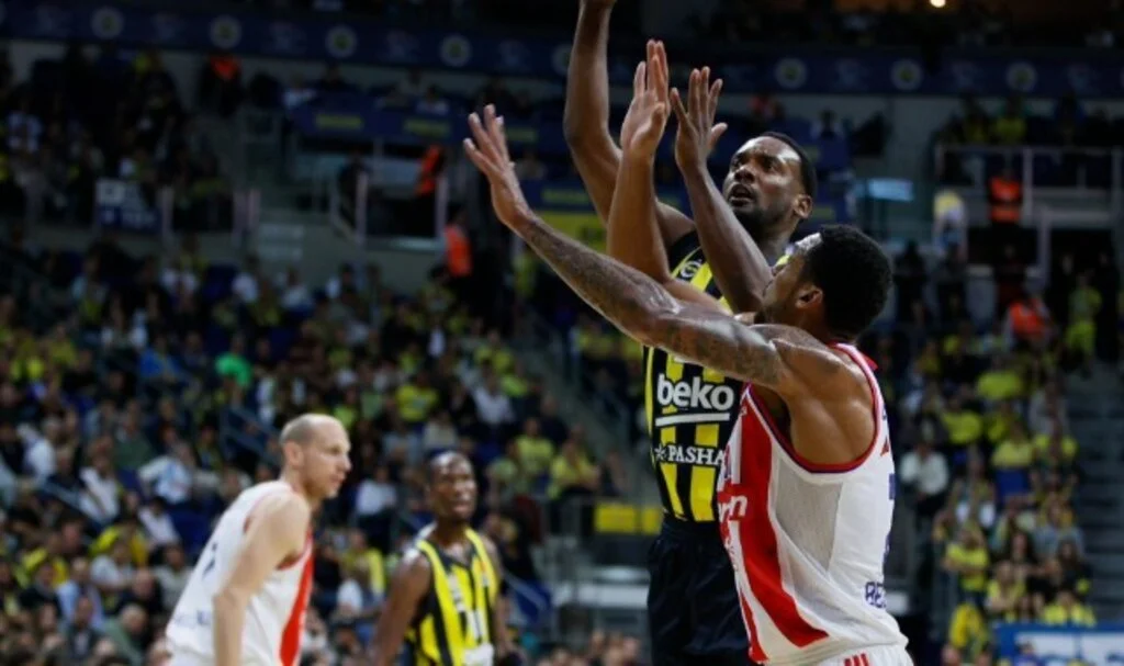 Fenerbahçe Beko’ye Kızılyıldız şoku: Euroleague’de ilk mağlubiyet 19 sayı farkla geldi