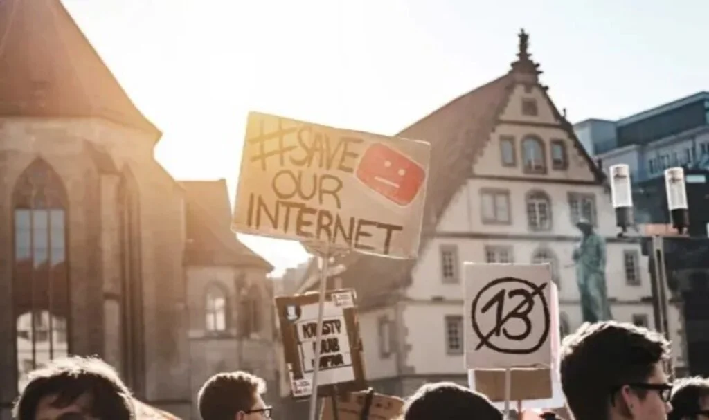 Freedom House raporu: Türkiye’de internet özgürlüğü tehdit altında