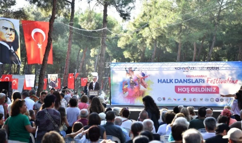 HALK DANSLARININ KALBİ KONYAALTI’NDA ATTI