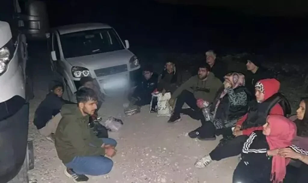 İzmir Kıyılarında Düzensiz Göçmen Operasyonu: 110 Kurtarıldı, 64 Yakaland