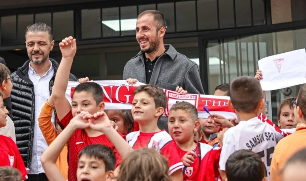 Kaptan Zeki Yavru Minik Öğrencilerle Buluştu 