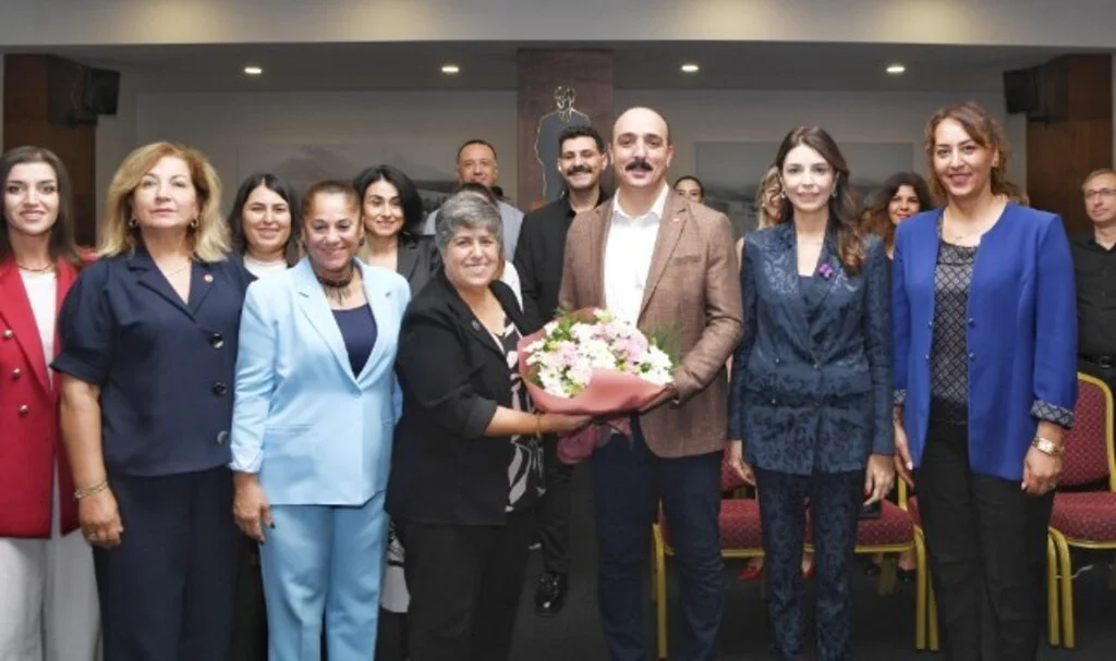 KONYAALTI BELEDİYESİ EŞİTLİK BİRİMİ’NİN İLK ETKİNLİĞİ CANAN GÜLLÜ KATILIMIYLA GERÇEKLEŞTİ