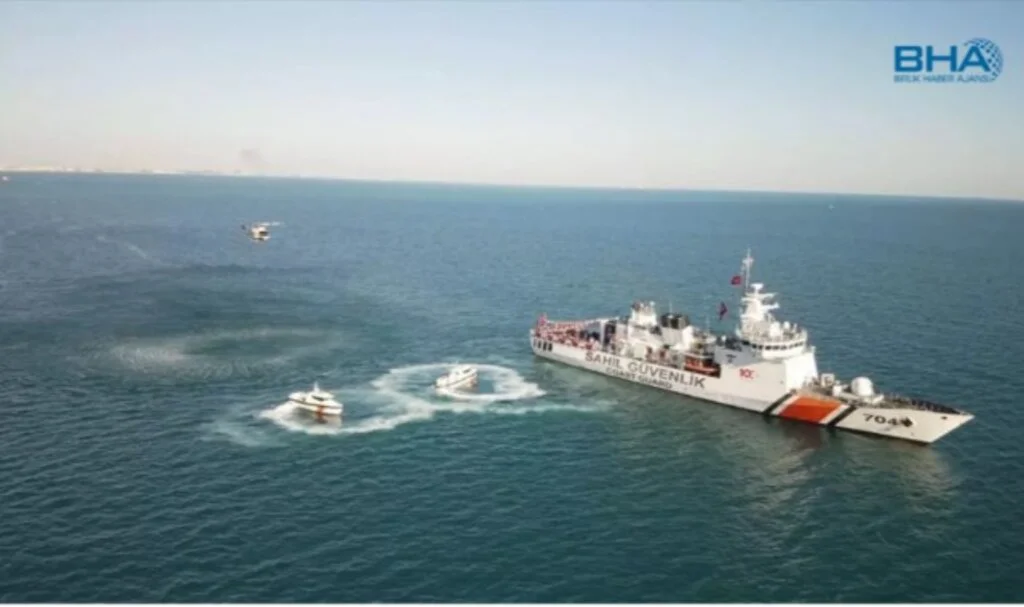 Mersin’de Cumhuriyet’in 101. Yılı’na özel “Deniz Gözü” gösterisi