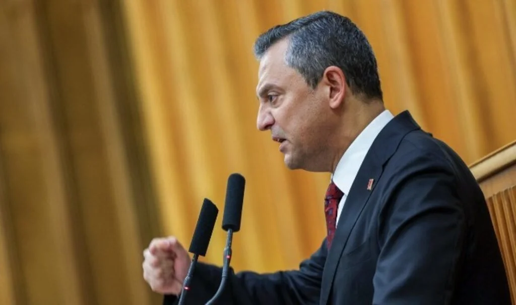 Özgür Özel: “Esas sorunların görünmez kılındığı bir sürece izin vermeyeceğiz”
