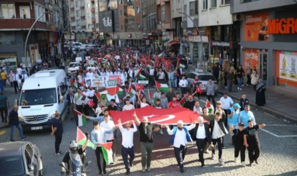 Rize’de Filistin’e destek yürüyüşü yapıldı