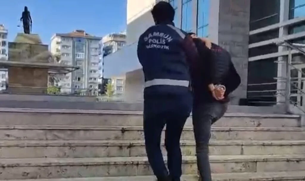 Samsun’da Aranan Uyuşturucu Suçlusuna Kelepçe!