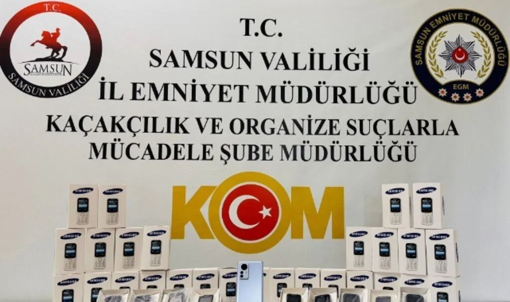 Samsun'da iş yerine baskın 37 kaçak telefonla yakalandı