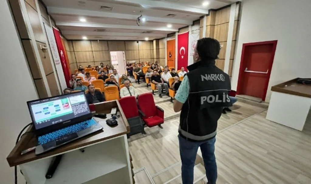 Samsun’da Uyuşturucuyla Mücadele Kapsamında 1815 Kişiye Eğitim ve Bilgilendirme