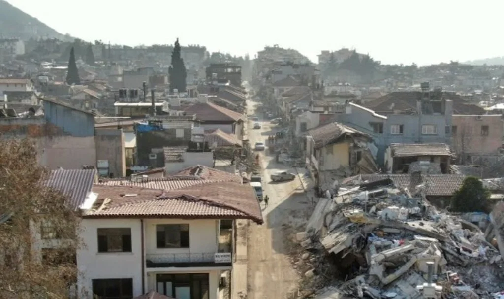 Son dakika: Hatay’da depremzedelere konteynerleri boşaltmaları için iki gün süre verildi