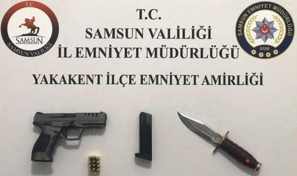 Yakakent’te Narko Alan Uygulaması: Şüpheli Araçta Silah ve Bıçak Ele Geçirildi