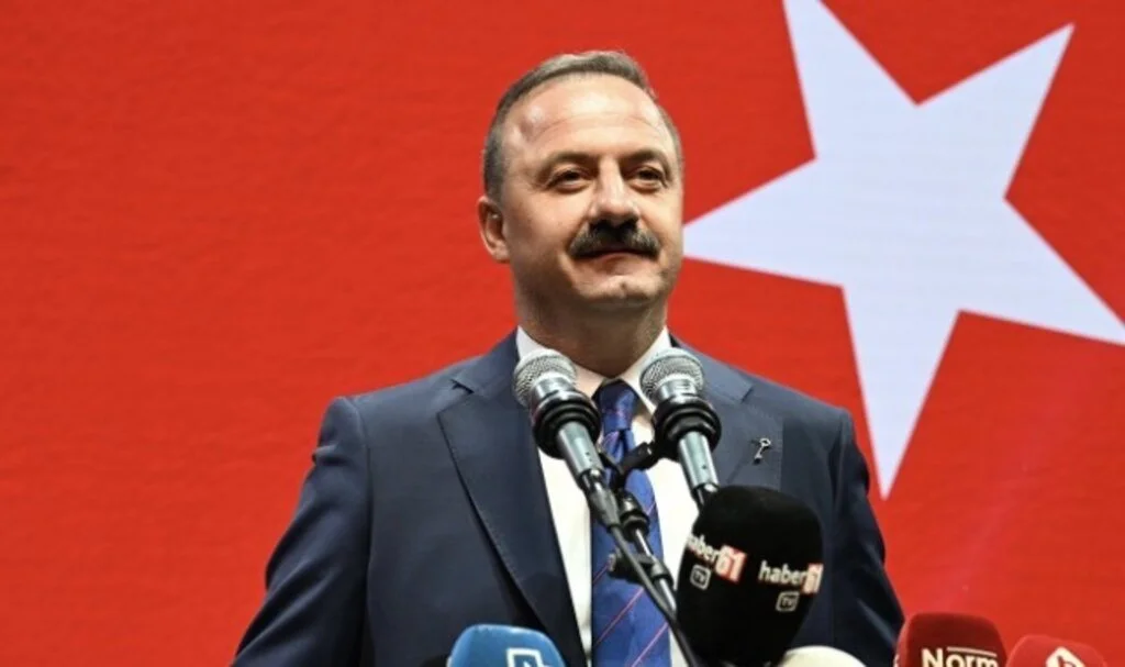Yavuz Ağıralioğlu: "Siyaset Başladığı Gibi Bitirenlerin Er Meydanıdır"