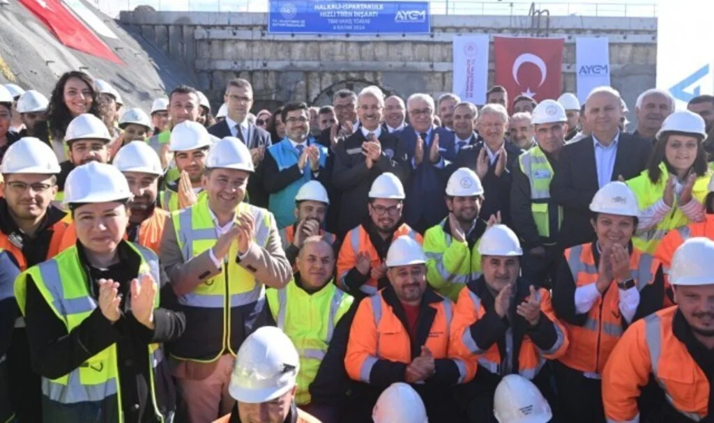 Bakan Uraloğlu: "3,1 Milyon Kişiye Yeni Ulaşım İmkanları"