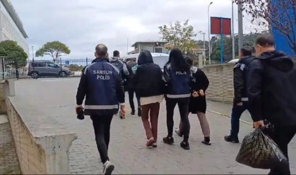 700 Bin TL Değerinde Ziynet Eşyası Çalan Hırsızlar Samsun Polisinden Kaçamadı