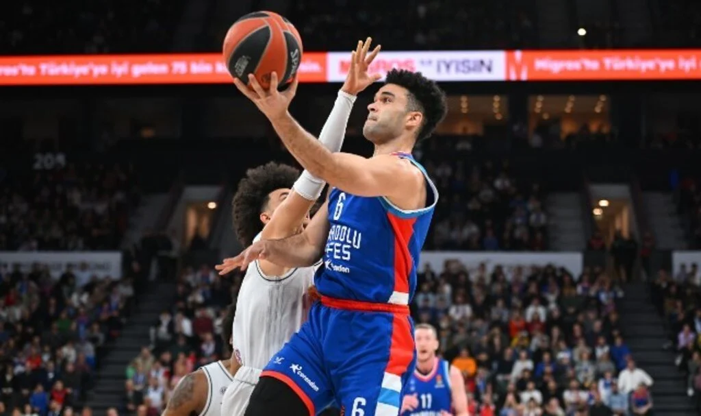 Anadolu Efes, Euroleague’de Paris Basketbol’a diş geçiremedi