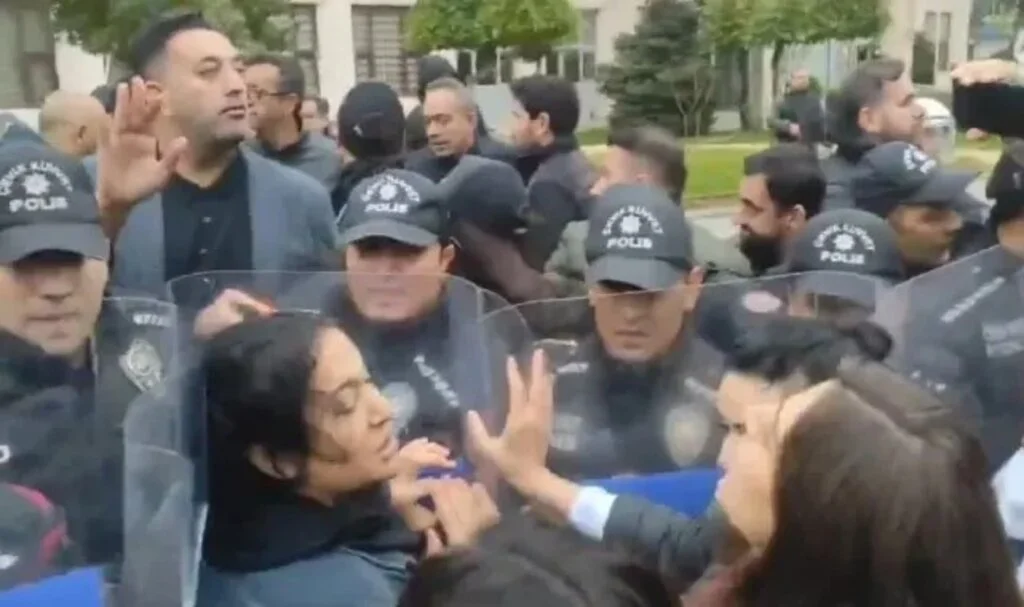 Batman Belediyesi önünde kayyum gerginliği: İki gözaltı