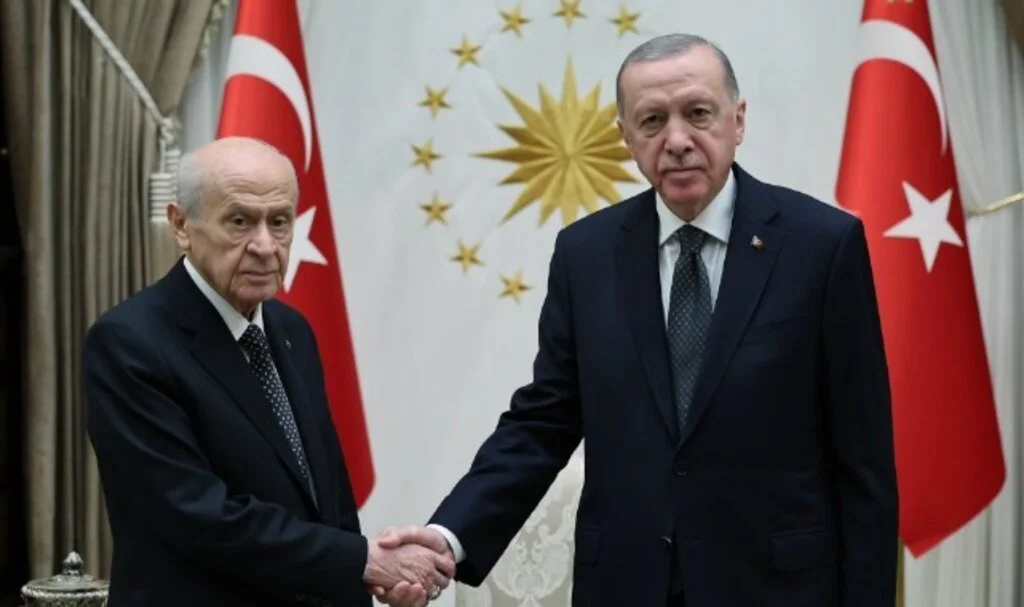 Cumhurbaşkanı Erdoğan ve Bahçeli İttifaklarını Güçlendirdi: Terörle Mücadele ve Kayyum Ataları Üzerinde Anlaştılar