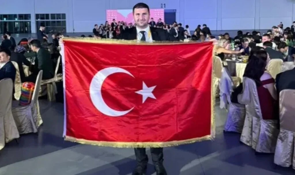 Dünya birincisi oldu: TUSAŞ şehitlerine adadı
