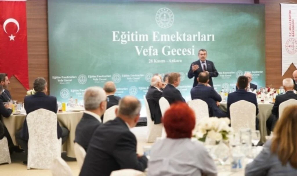 Eğitimin Emektarları Vefa Gecesi’nde bir araya geldi