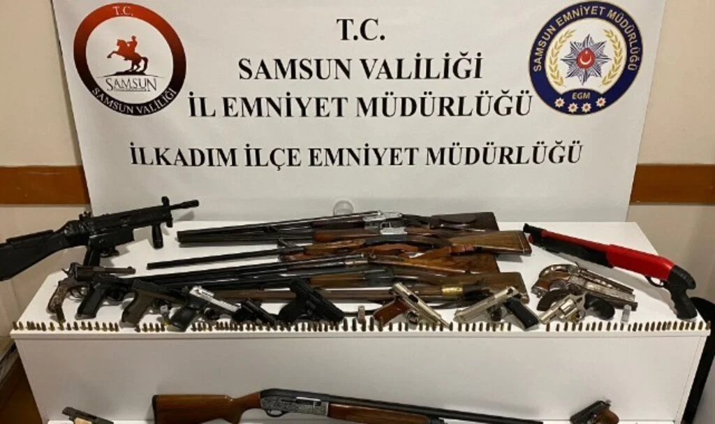 İlkadım’da Silah ve Mühimmat Operasyonu: Çok Sayıda Kaçak Silah Ele Geçirildi