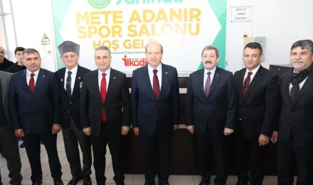 KKTC Cumhurbaşkanı Ersin Tatar’dan, Mete Adanır Spor Salonu’na anlamlı ziyaret