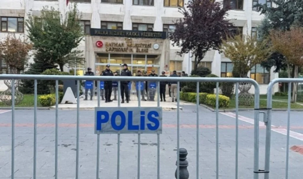 Mardin, Batman ve Halfeti Belediyesi'ne kayyum atandı