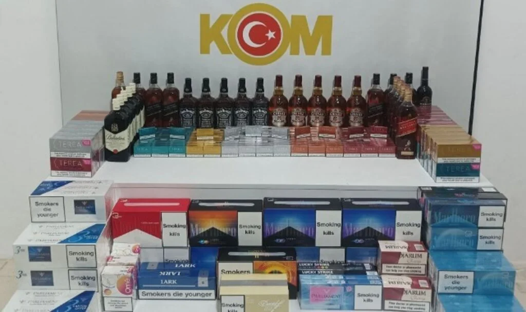 Samsun'da Kaçak Ürün Operasyonu: 27 Şişe İçki ve 1520 Paket Sigara Ele Geçirildi