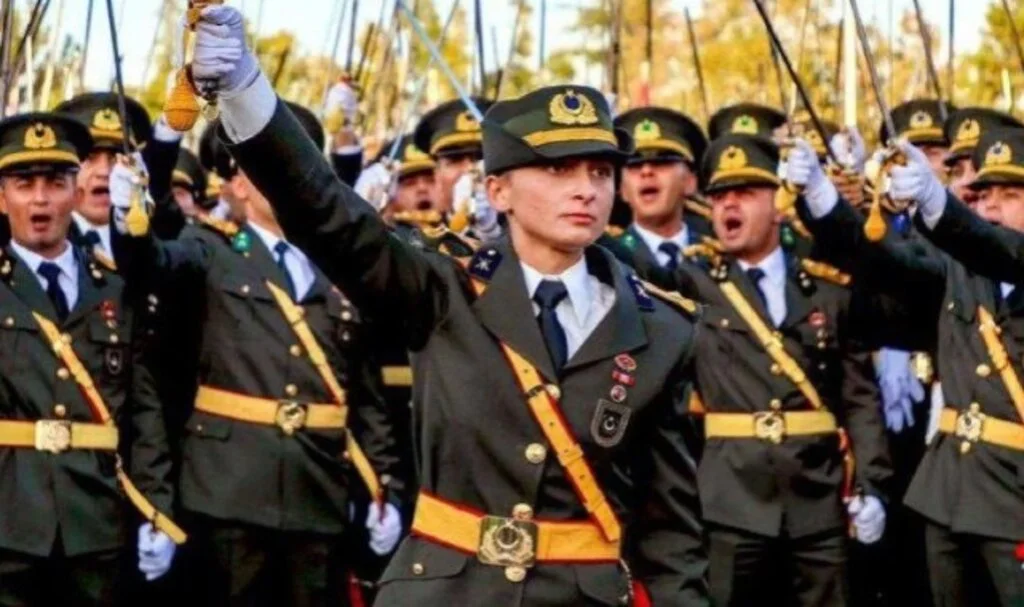 Teğmen Ebru Eroğlu’na sosyal medya küfrü ‘ifade özgürlüğü’ sayıldı