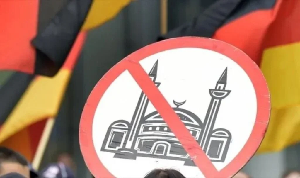 Almanya'da bir ilk: Müslüman karşıtı ırkçılık raporlama merkezi!