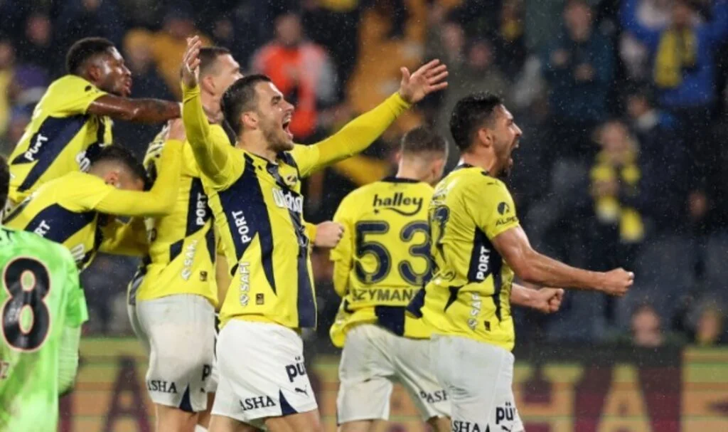 Başakşehir'e Geçit Yok: Fenerbahce 3 Puanı Aldı