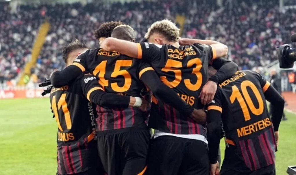 Galatasaray, 10 kişiyle 5 gollü maçta Sivasspor’u devirdi: Zirvede puan farkı yeniden 6
