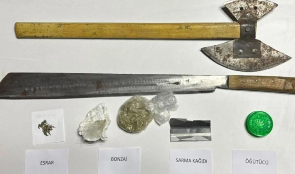 Kavak'ta Uyuşturucu Operasyonu: Pala ve Baltayla Yakalandılar