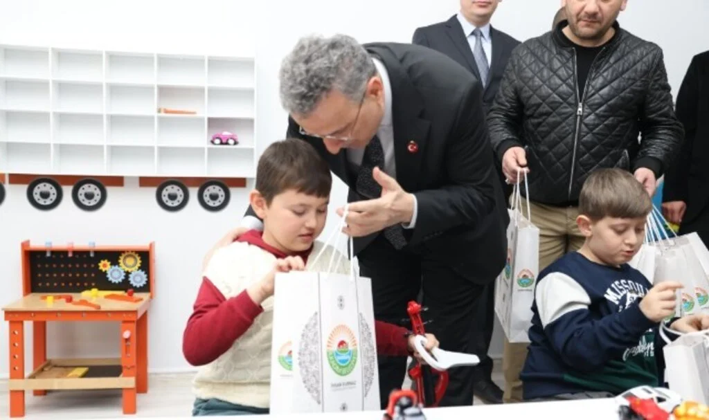 Özel çocukların gülümsemelerine sağlıklı dokunuş