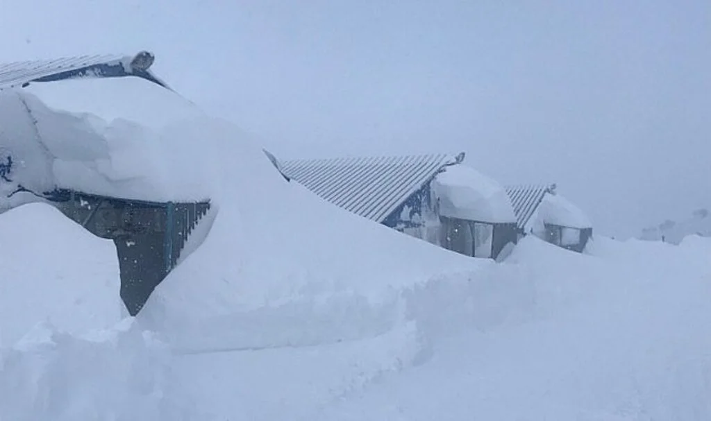 Posof’ta Evler Kar Altında Kaldı