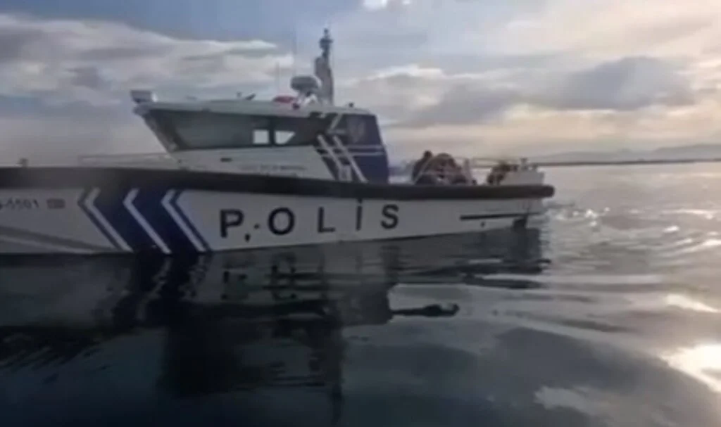Samsun Çarşamba'da Balıkçı Teknesi Battı: Kurtarma Çabaları Sürüyor