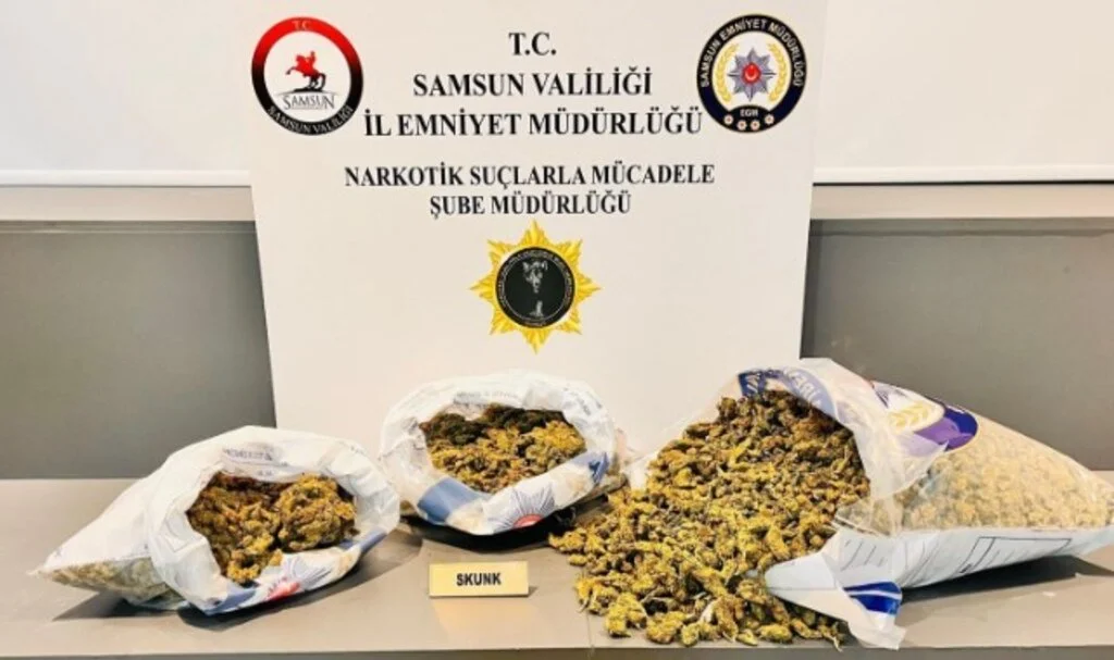 Samsun’da Büyük Operasyon: 5 Kilo 700 Gram Skunk Ele Geçirildi, 4 Şahıs Gözaltında