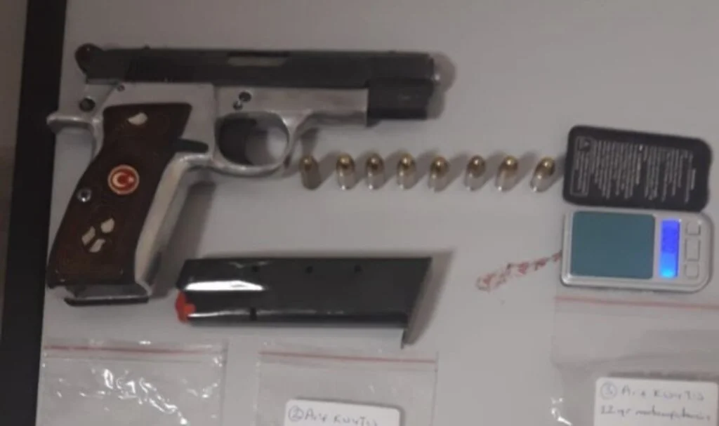 Samsun İlkadım'da Kaçak Silah ve Uyuşturucu Operasyonu: Ruhsatsız Tabanca ve Metamfetamin Ele Geçirildi