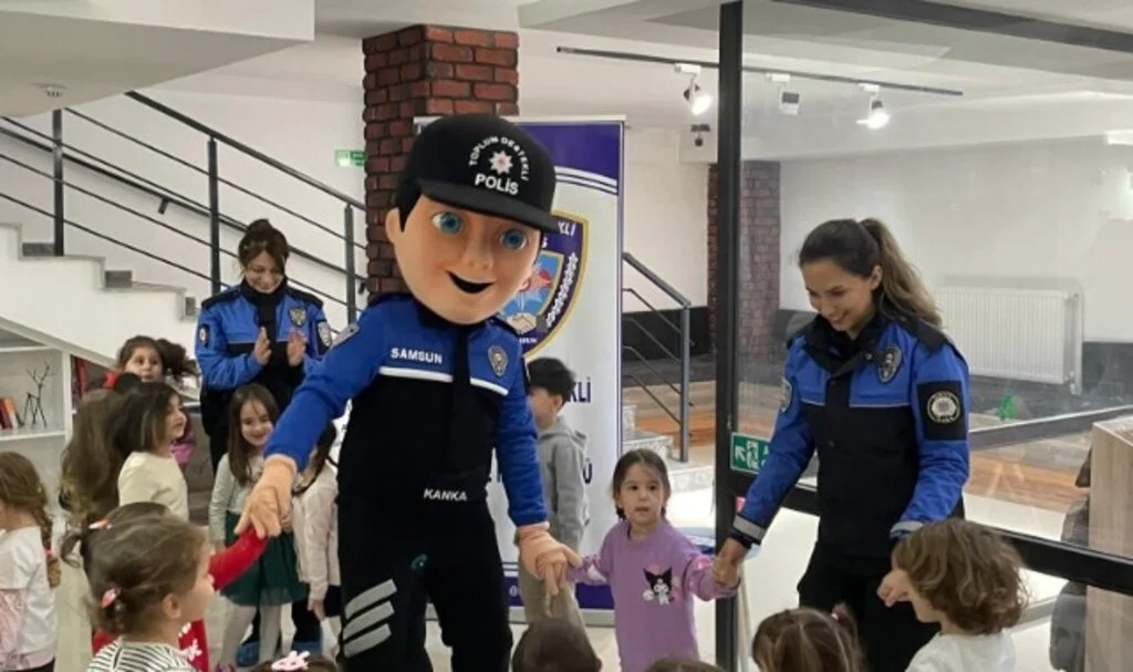 Samsun Polisi, Vatandaş ve Öğrenciler İçin Bilgilendirme Etkinlikleri Düzenlendi
