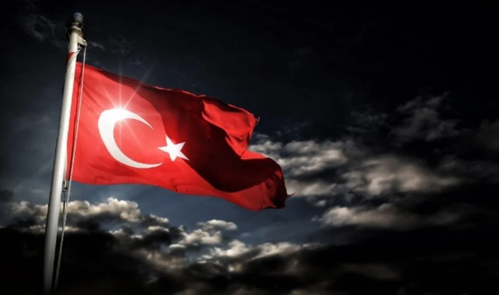 Sosyal Medyada Türk Bayrağı Hakkında Yaygınlaşan İddialara DMM'den Cevap