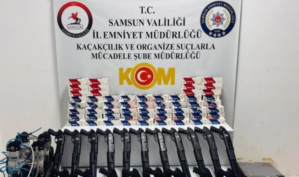 Tekkeköy'de Büyük Kaçakçılık Operasyonu: Ruhsatsız Silah ve Kaçak Ürün Ele Geçirildi